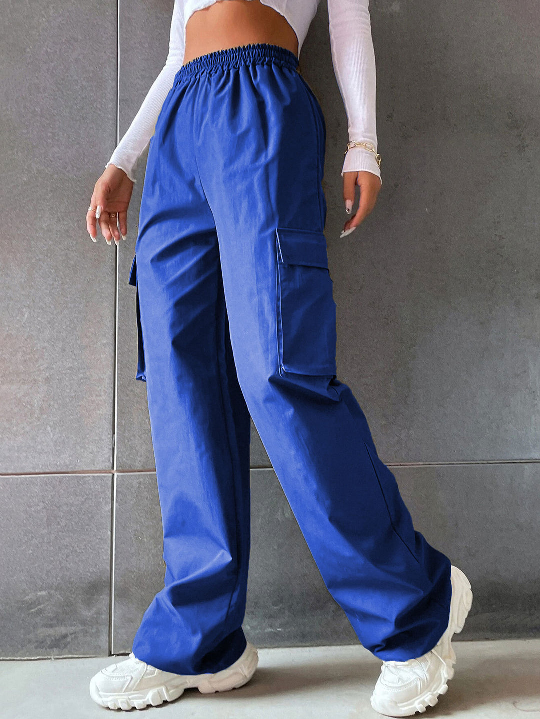 Women's cargo pants with side pockets and elastic waistband Lune London