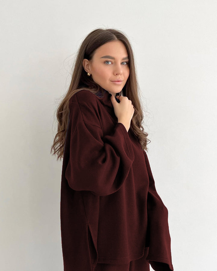 Comfortable lounge set for women with loose fit and high collar Lune London