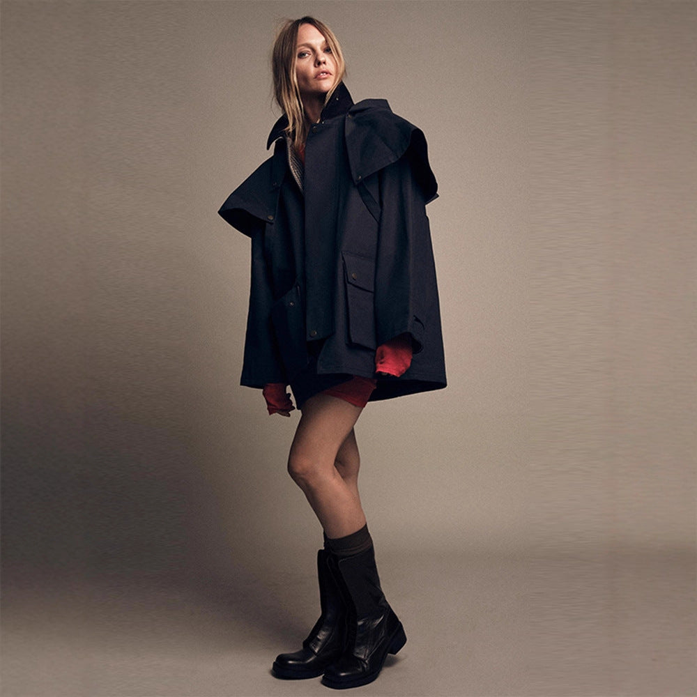 veste de randonnée imperméable pour femmes avec un design de capuche innovant Lune London