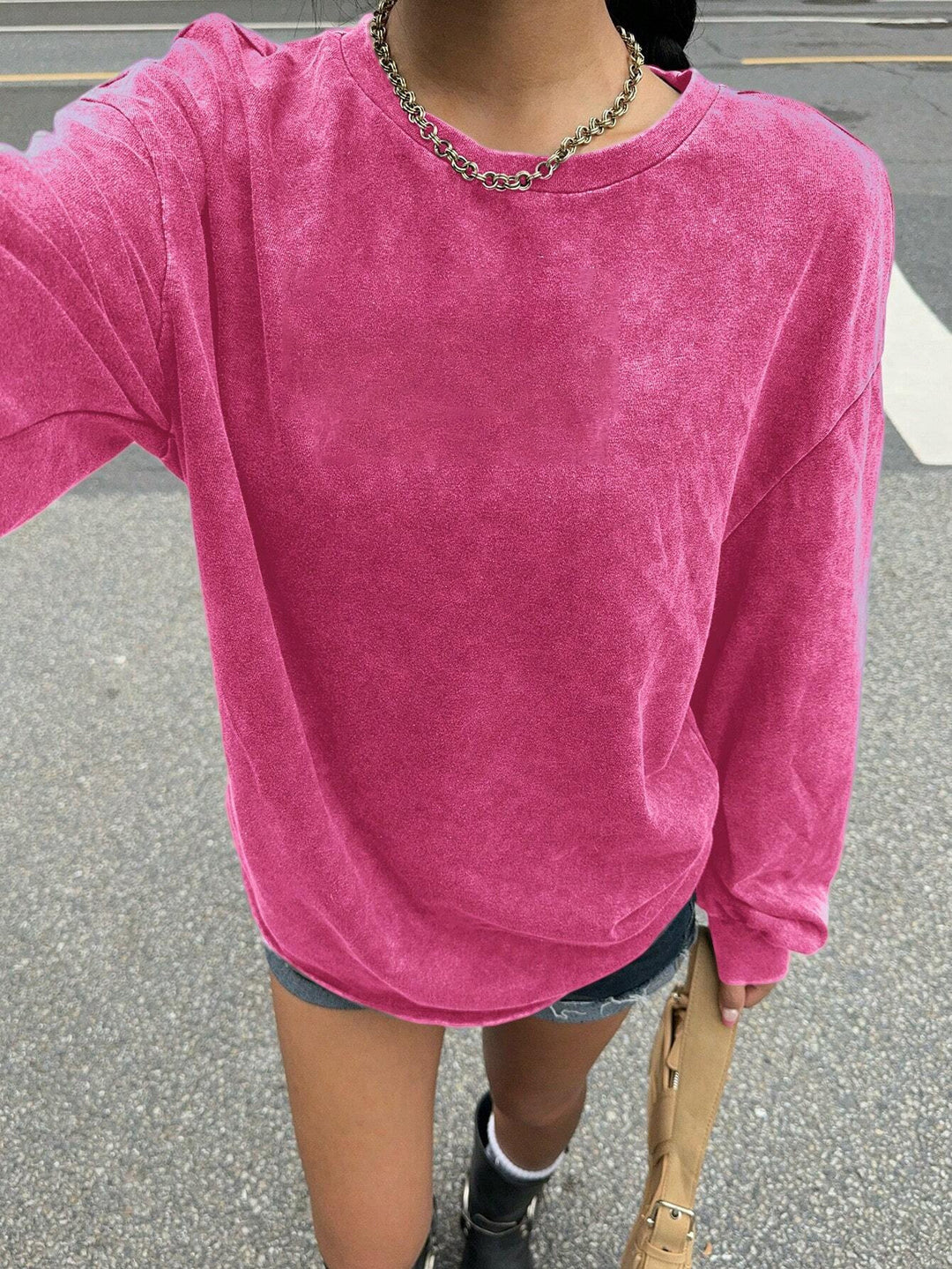 Casual sweatshirt for women with oversized fit and soft material Lune London