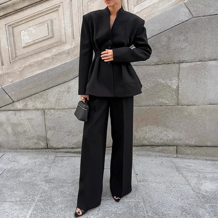 Fitted suit jacket for women with wide pants Lune London