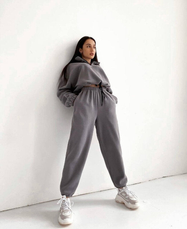 Casual fleece sports set for women with high collar and elastic waist Lune London