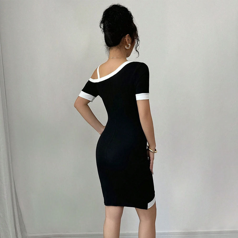 Robe mini moulante pour femmes avec décolleté asymétrique et sangle décorative Chic & Stil