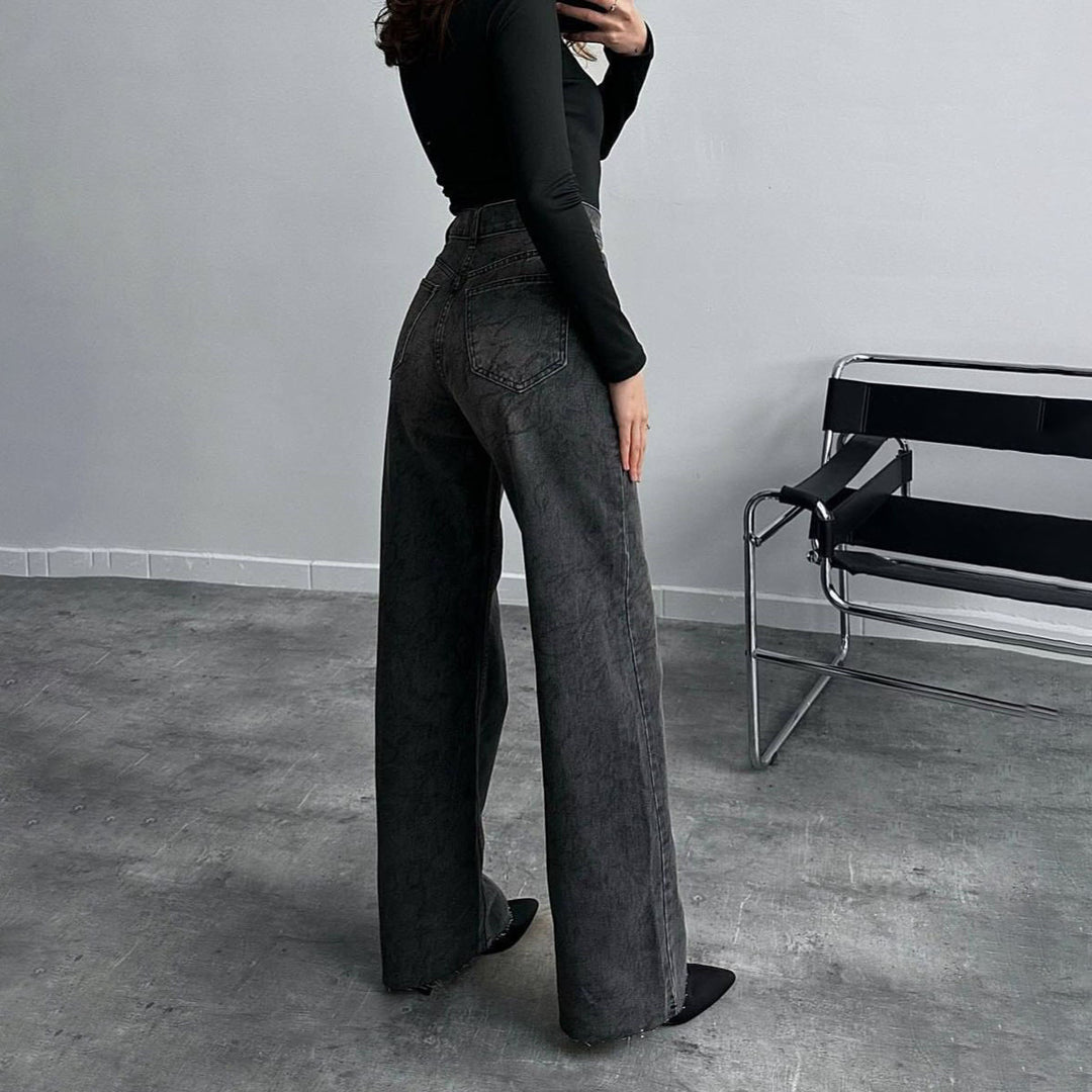 Trendy snake-pattern women's jeans with high waist and straight cut Lune London