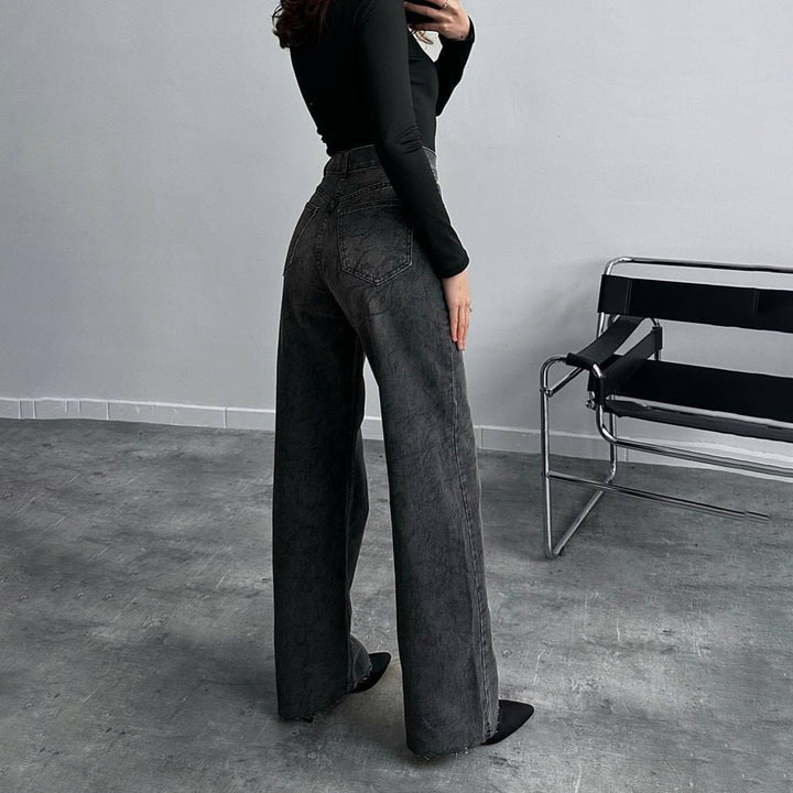 Trendy snake-pattern women's jeans with high waist and straight cut Lune London