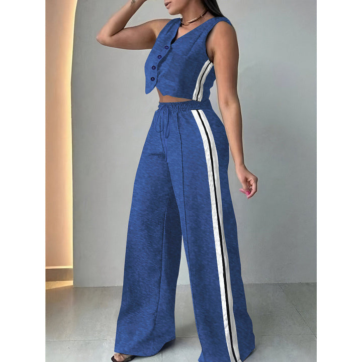 Two-piece women's sports set with a loose fit and an elastic waistband Lune London