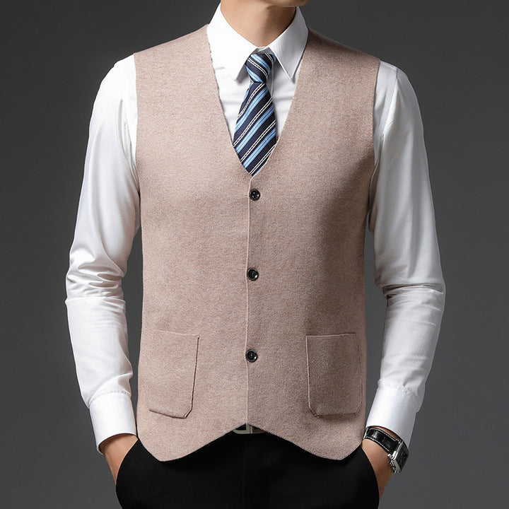 Elegant knitted vest for men with a modern cut and practical pockets Chic and Style