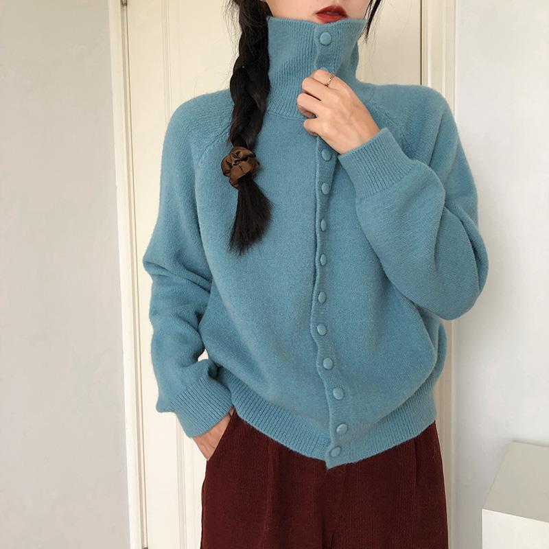 Cardigan à boutons pour femmes avec une coupe moderne et une texture fine Chic & Stil