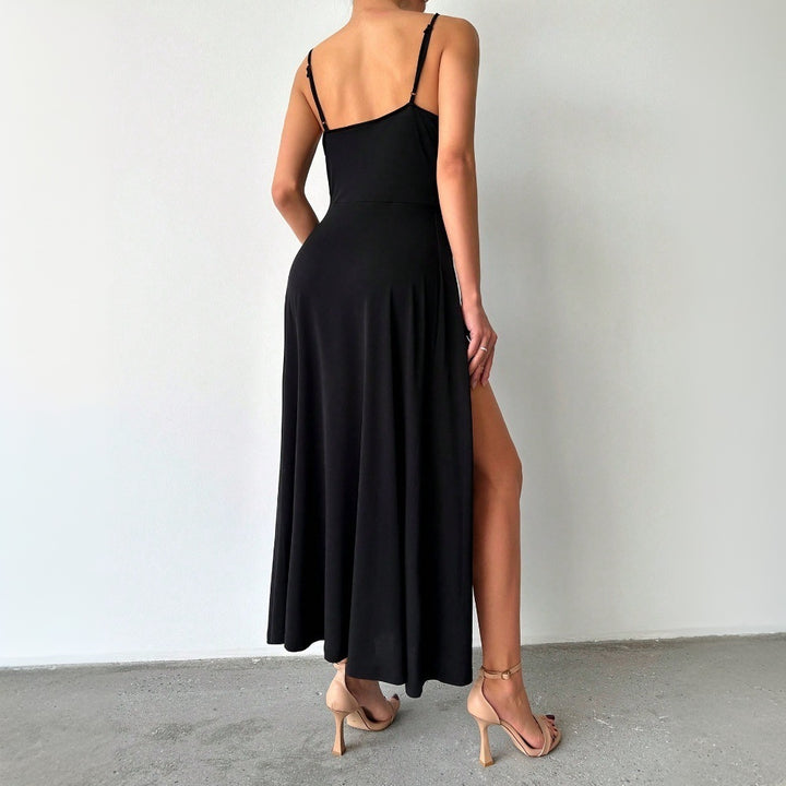 Robe maxi pour femmes avec une fente séduisante et des bretelles spaghetti élégantes Chic & Stil