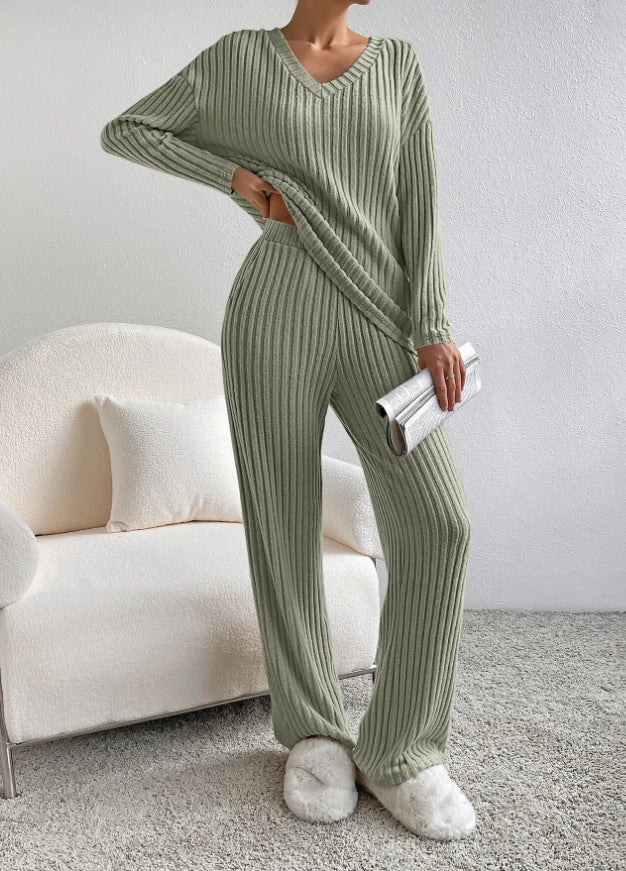 Comfortable knit set for women with V-neck and wide pants Lune London