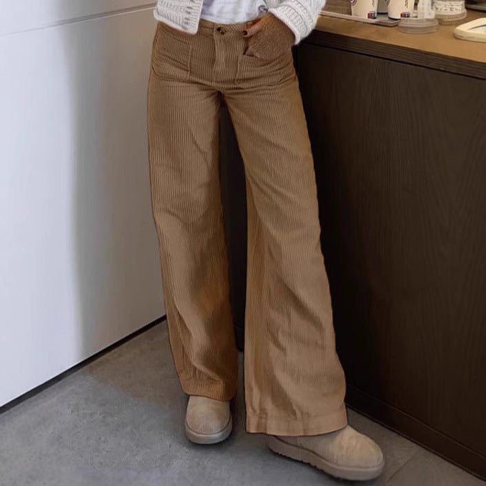 Comfortable and elegant corduroy pants for women with flared leg Lune London