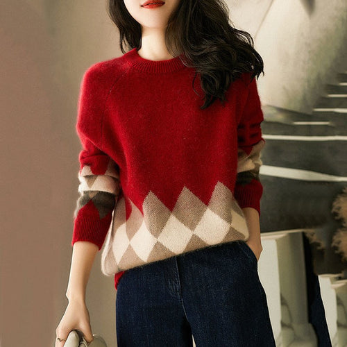 Casual knit sweater for women with a modern diamond pattern and a soft material Lune London