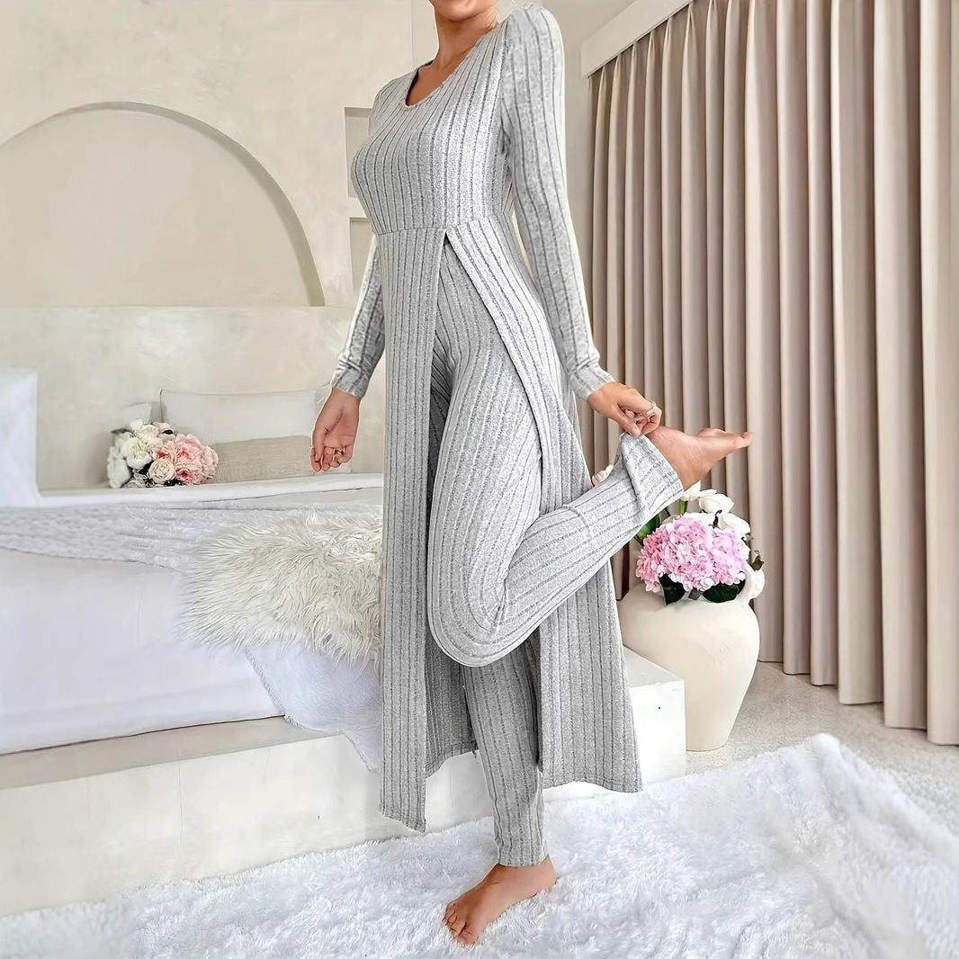 Elegant Women's Maxi Jumpsuit with hypersensitive structure and chic side slits and style