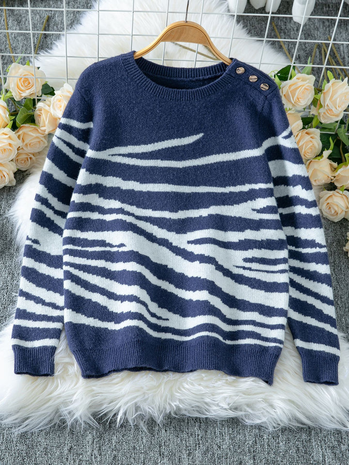 Comfortable knitted sweater for women with a modern zebra stripe pattern and a comfortable fit Lune London