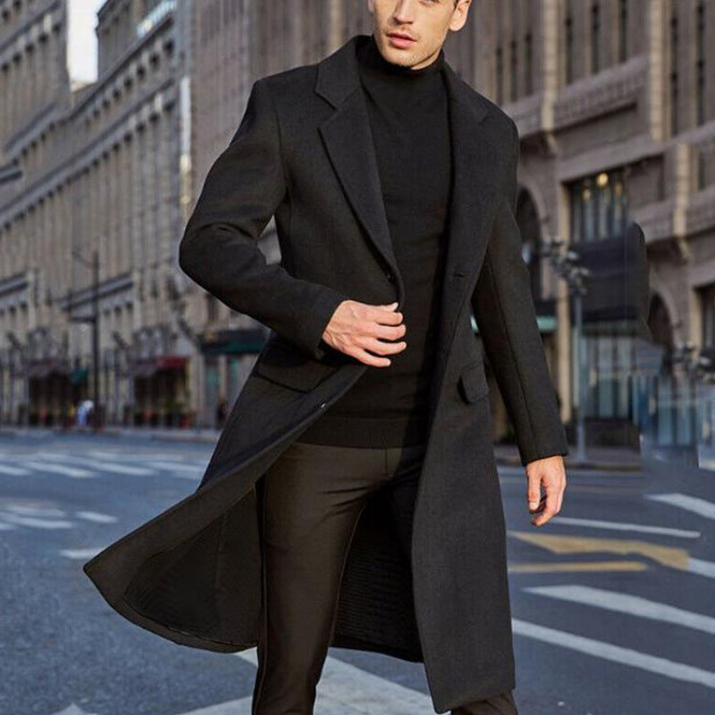 Elegant wool coat for men with a classic design featuring a deep lapel Lune London