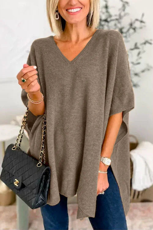 V-neck sweater for women in fine knit with wide sleeves and a casual chic style
