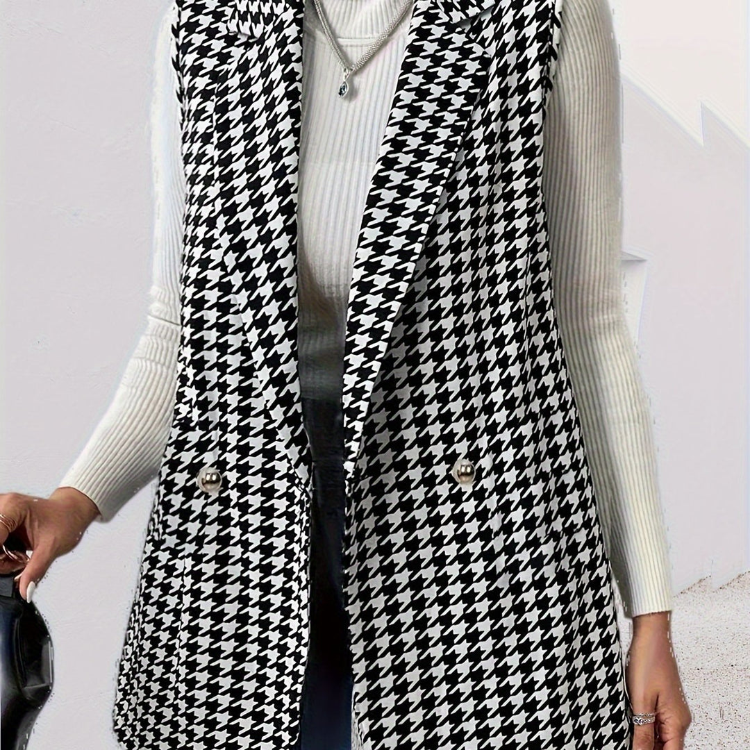 Modern ladies' vest with houndstooth pattern and elegant button placket Lune London