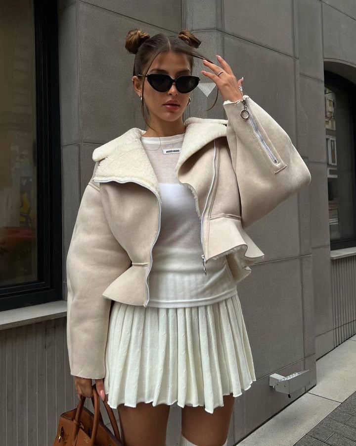 Trendy short jacket for women with plush lining and zipper Lune London