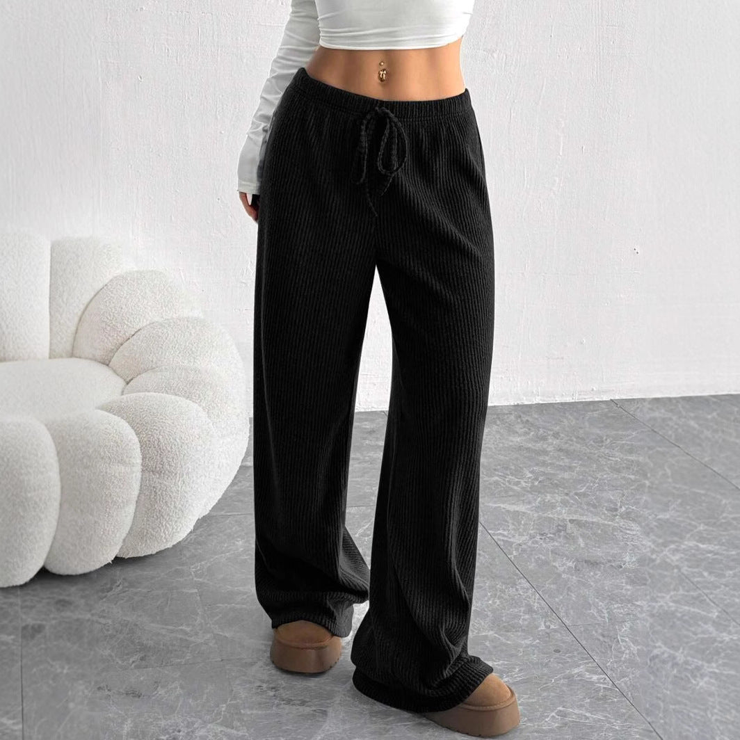 Casual loose-fit leisure pants for women in soft structured material Lune London