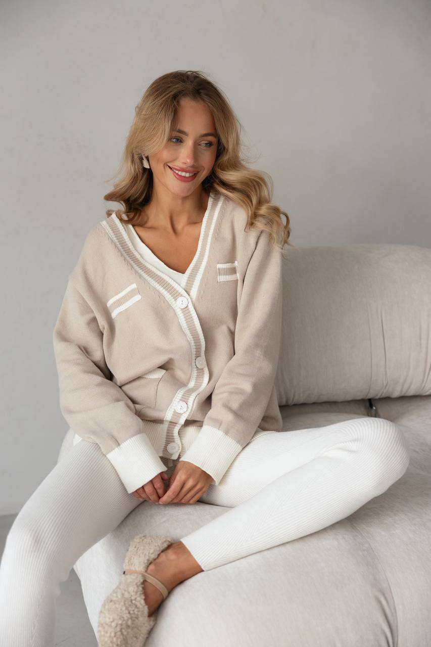 Comfortable sweater for women with contrasting details Lune London