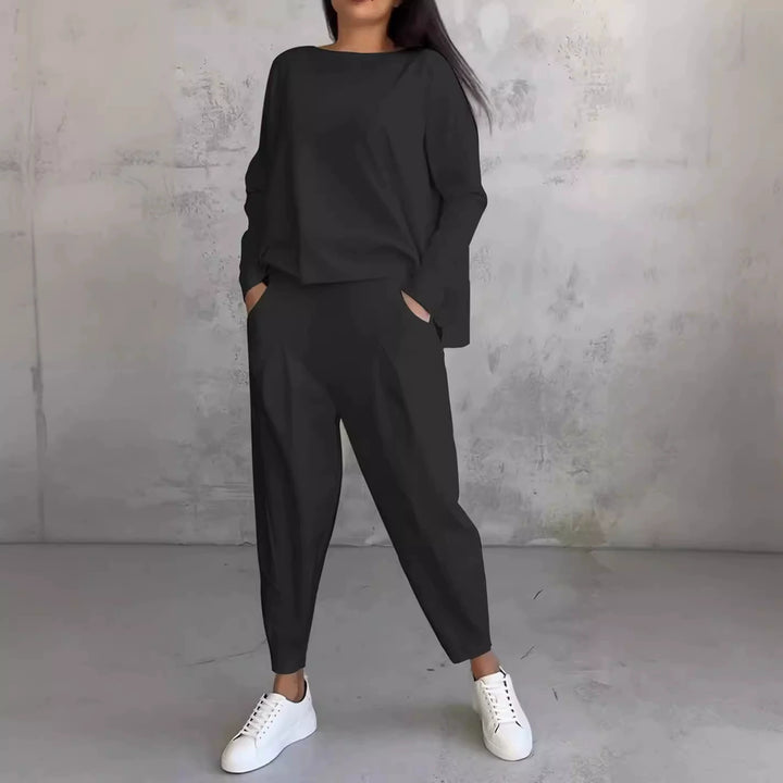 Elegant ensemble for women with casual top and comfortable pants Lune London