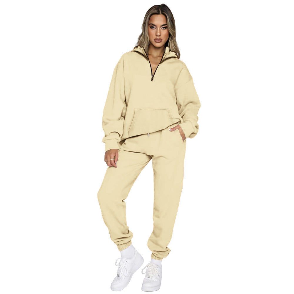 Comfortable women's sweatshirt set with modern zipper and practical pockets Lune London