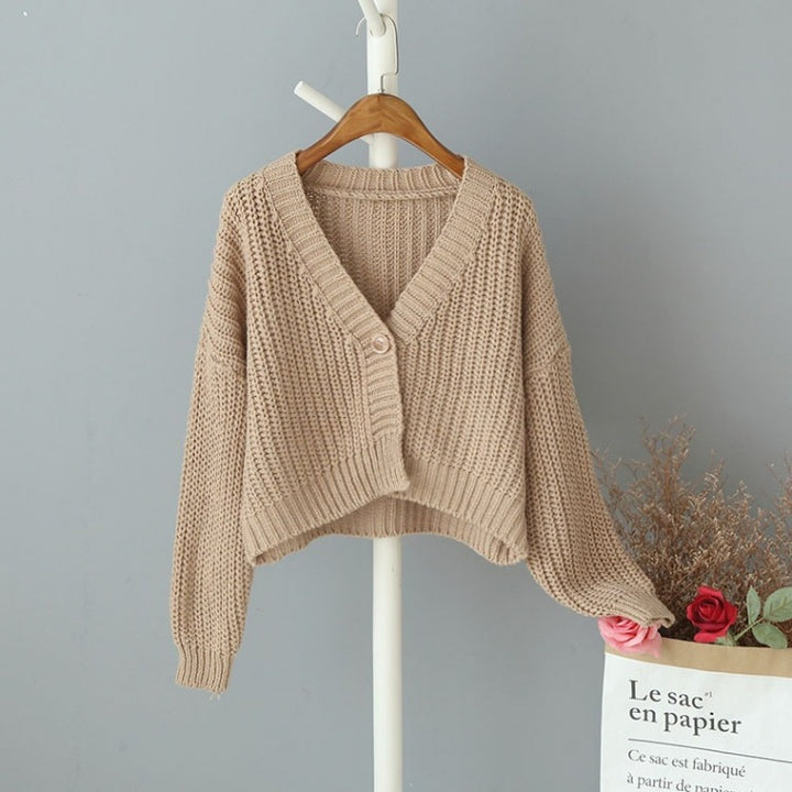 Short knitted cardigan for women with V-neck and trendy button details Lune London