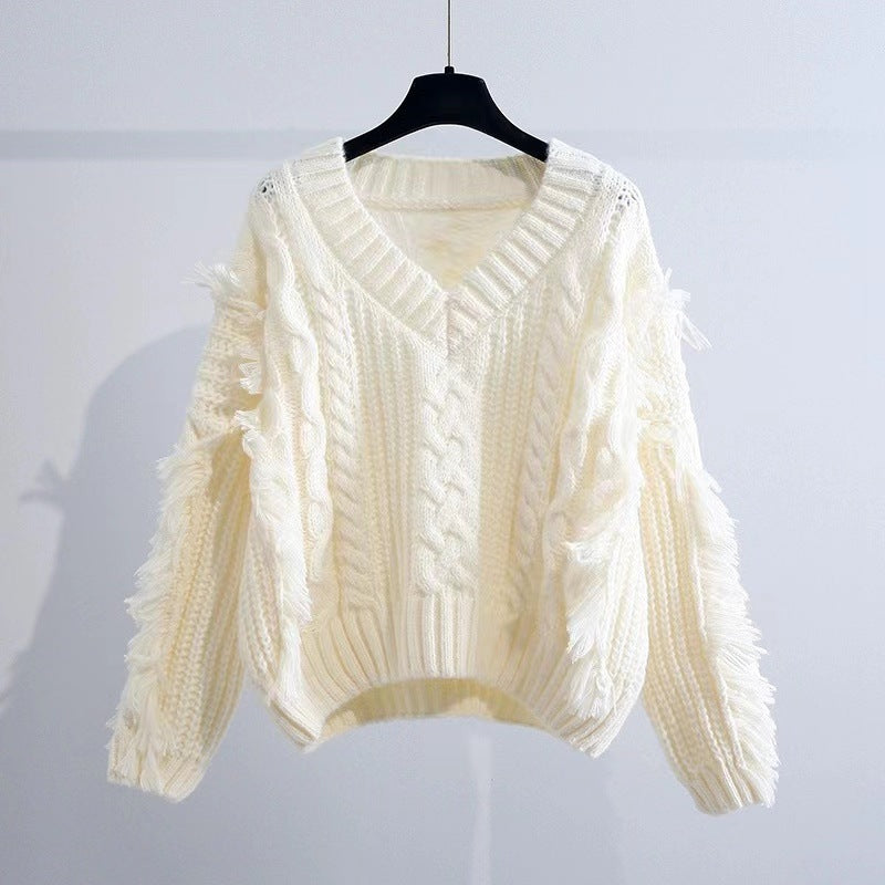 Knit pullover for women with eye-catching fringes and a chic cable knit pattern