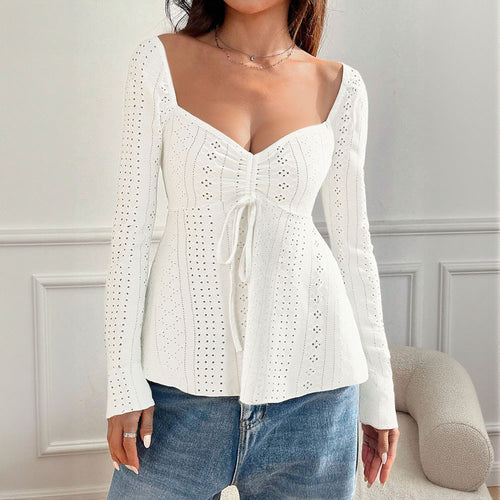 Femme blouse partie avec détails de volants décorés et design de lacets élégant Chic & Stil