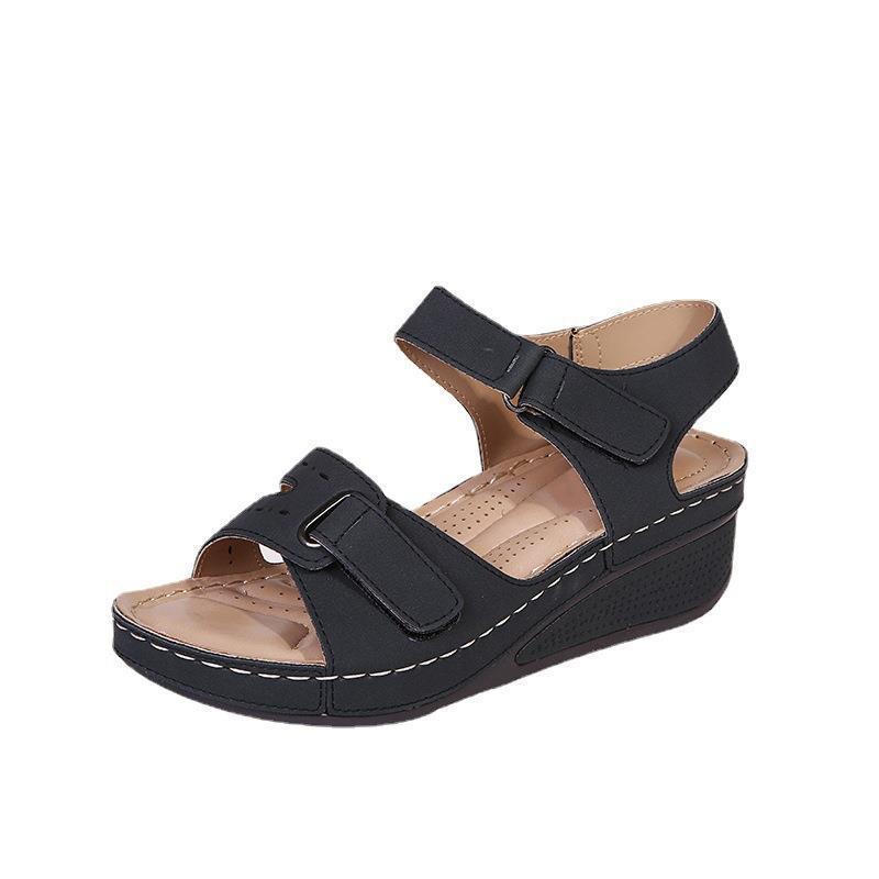 Comfortable strap sandals for women with adjustable buckles and ergonomic sole Lune London