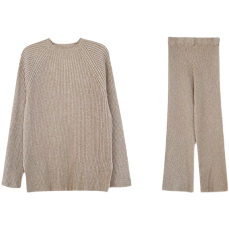 Women's knit set with a loose fit and a chic and stylish design