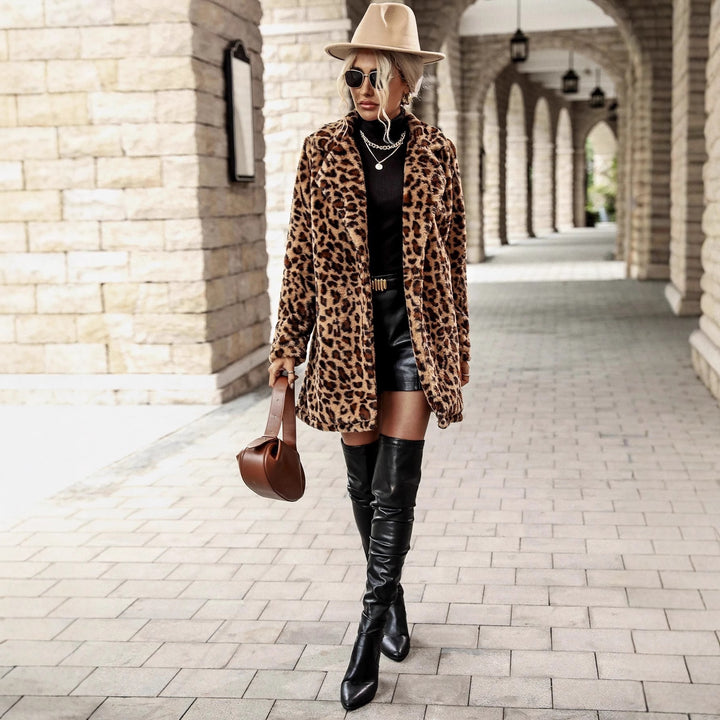 Ladies luxurious leopard print fur jacket Lune London