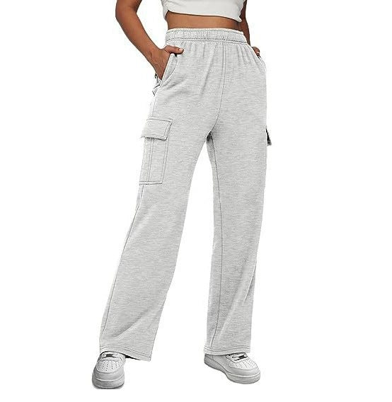 Versatile cargo pants for women with elastic waistband and numerous pockets Chic and Style
