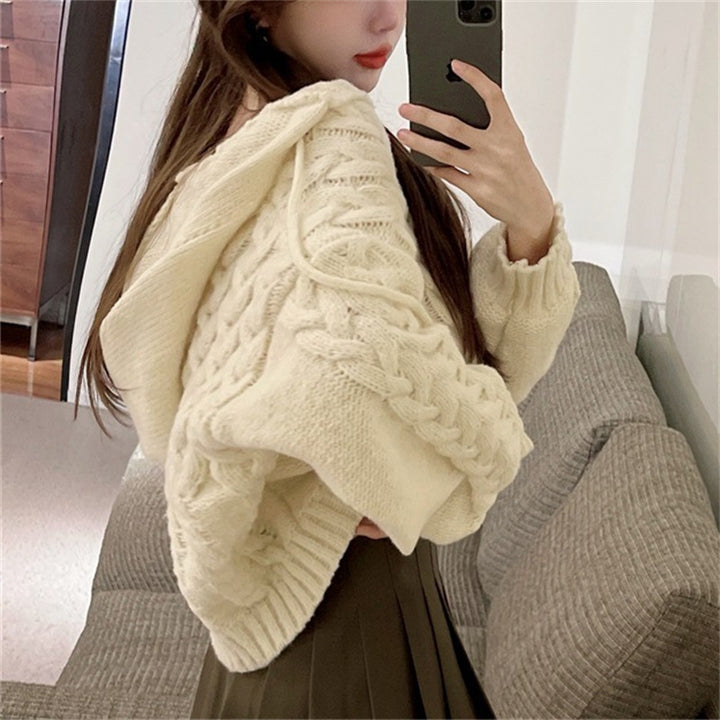 Poncho en tricot épais pour femmes avec capuche et design contemporain Chic & Stil