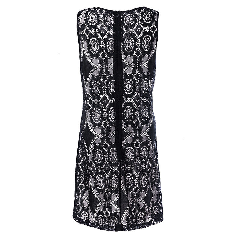 Lace dress for women with floral patterns and keyhole neckline Lune London