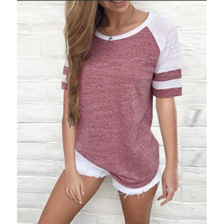 T-shirt sportif pour dames avec un design casual et des matériaux respirants Chic & Stil
