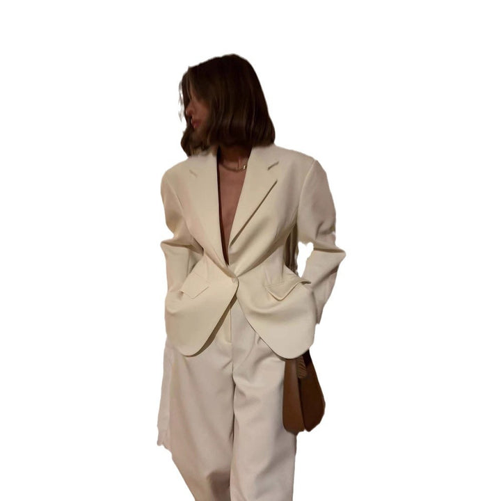 Elegant blazer jacket for women with a fitted cut and practical pockets Lune London