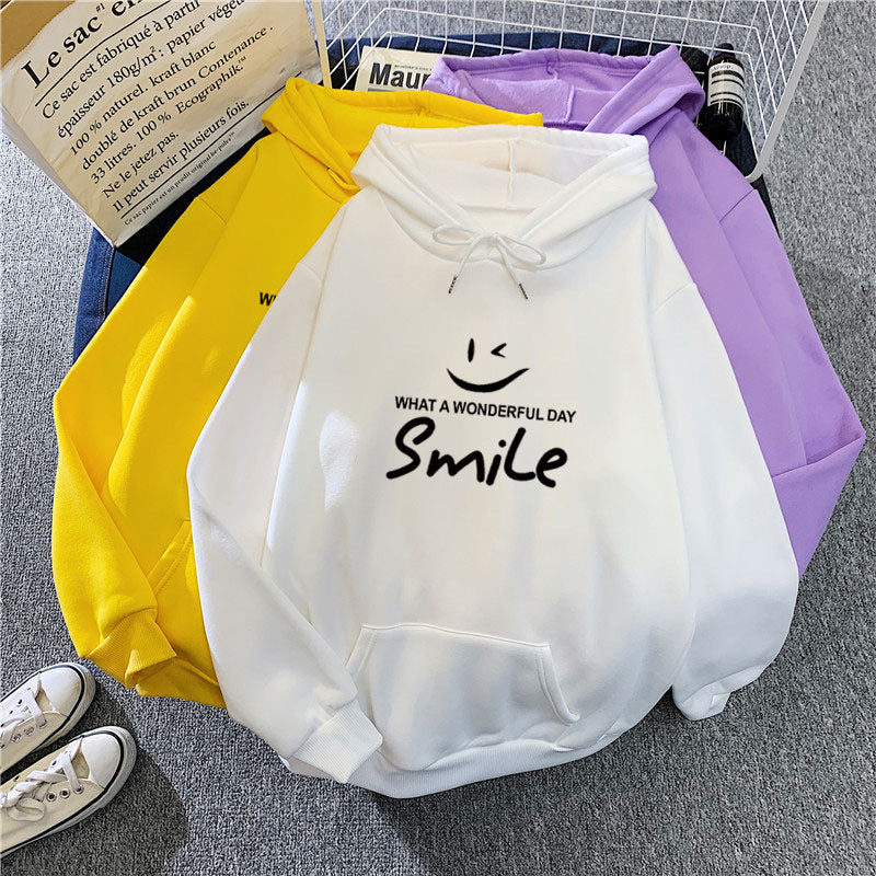 Women's hoodie with cheerful smile print Chic & Stil