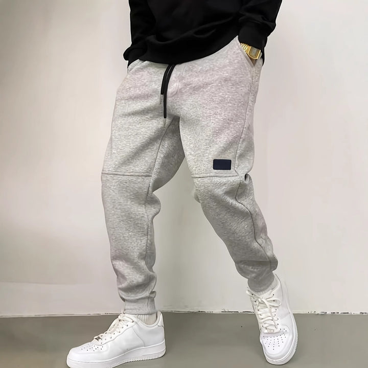 Men's sporty sweatpants with innovative pockets Lune London