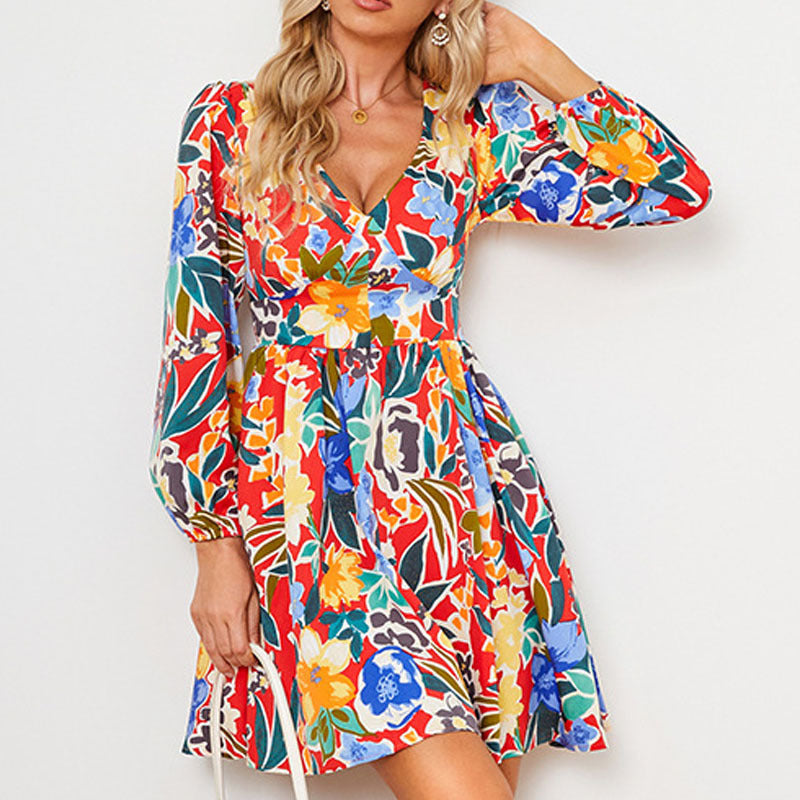 Elegant maxi dress for women with a floral design and a flowy skirt Lune London
