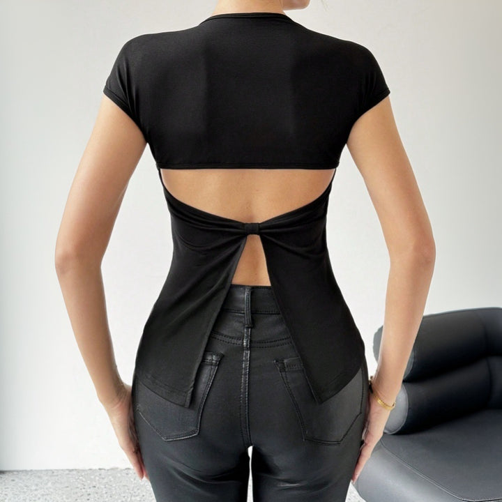 T-shirt à manches courtes flatteur pour la silhouette des femmes avec un ajustement serré Chic & Stil