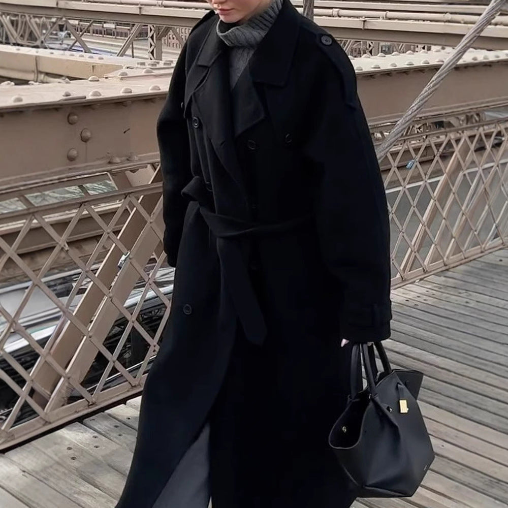 Oversized winter coat for women with an elegant collar and practical pockets Lune London