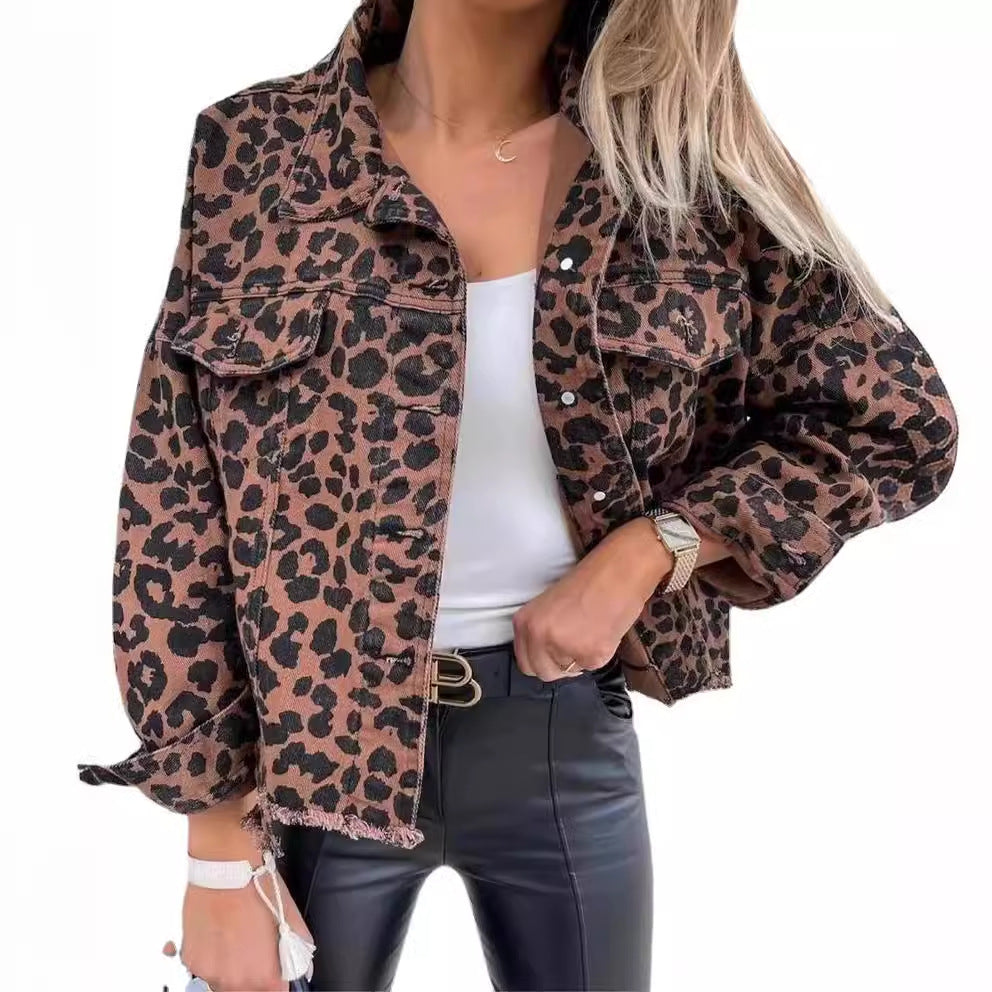 Ladies' denim jacket with a trendy leopard print Lune London