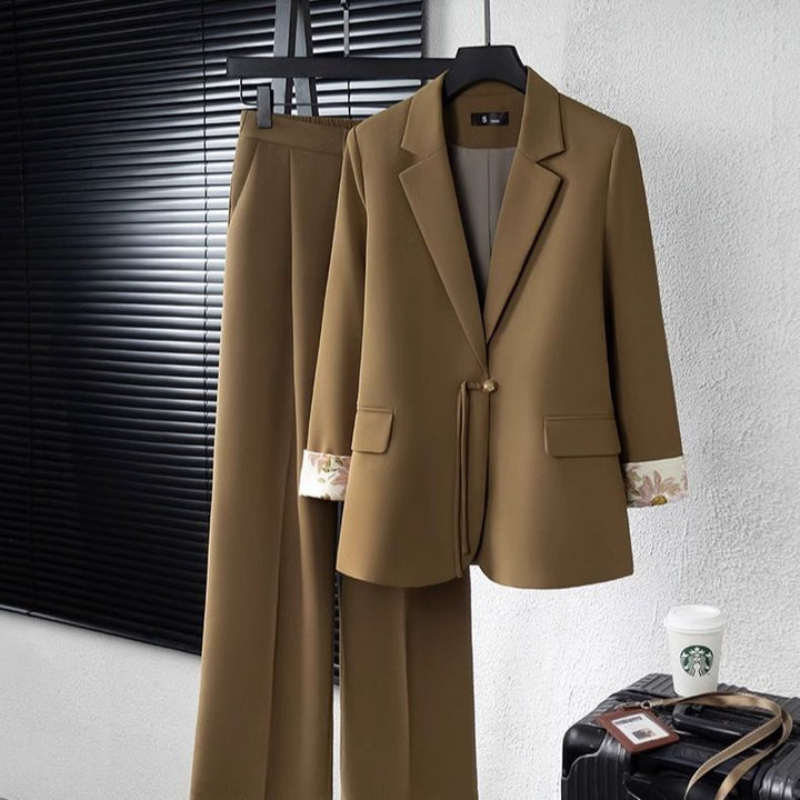 Ensemble blazer élégant pour femmes avec doublure florale Chic & Stil