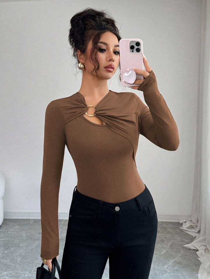 Body for women with decorative tie details and a trendy round neckline Chic & Stil