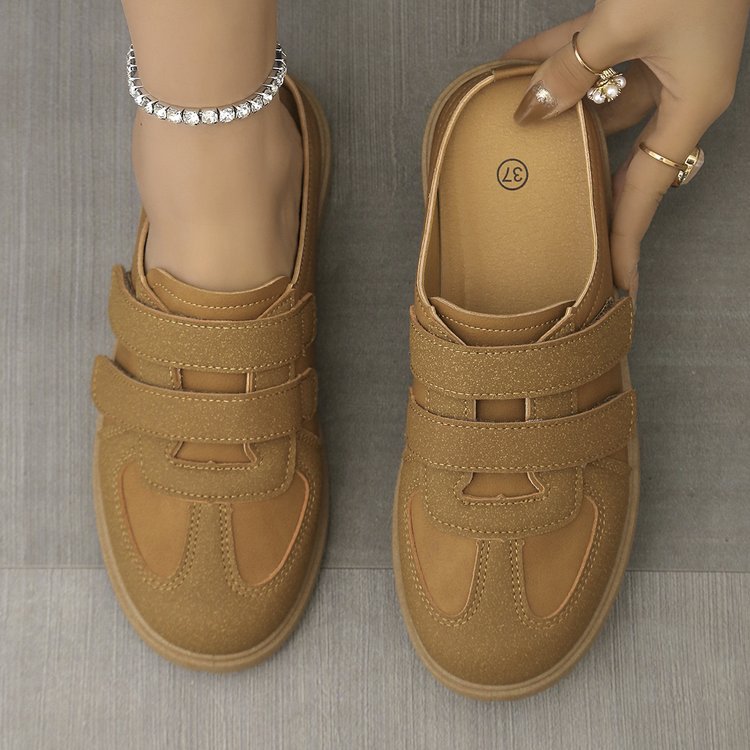 Comfortable women's shoes with adjustable velcro straps and an ergonomic sole Lune London