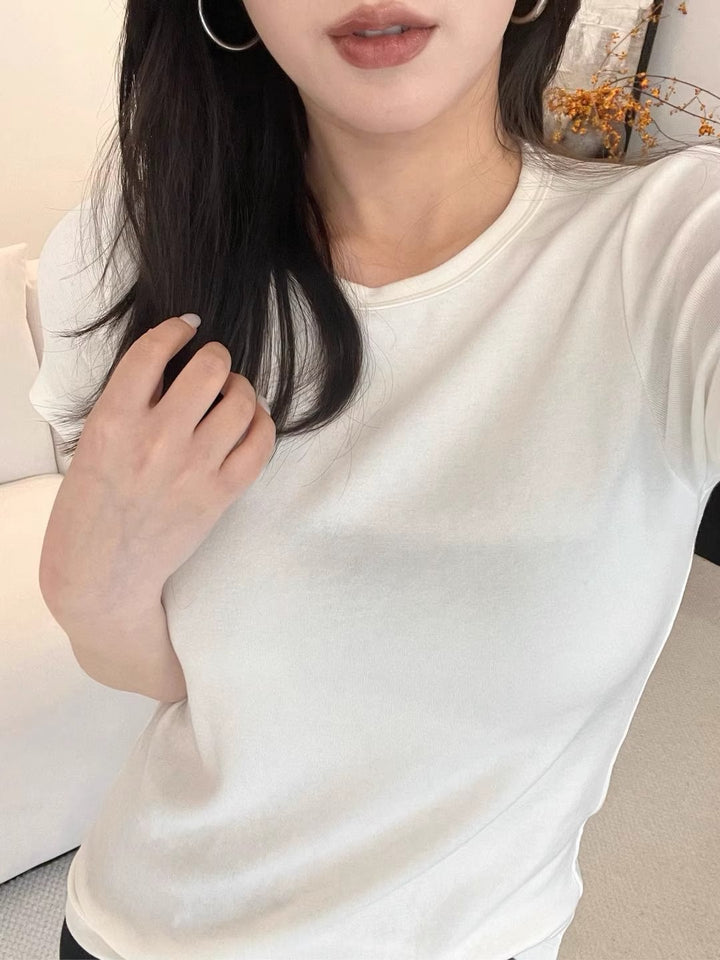T-shirt basique pour femmes, de haute qualité et ajusté Chic & Stil