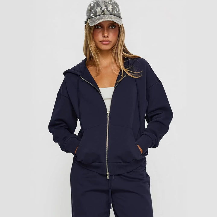 Women's fashionable lounge set with a relaxed fit and innovative design Chic & Stil
