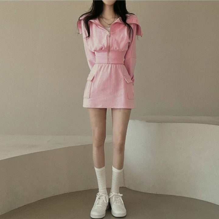 Ladies sporty hoodie dress with practical pockets Chic & Stil