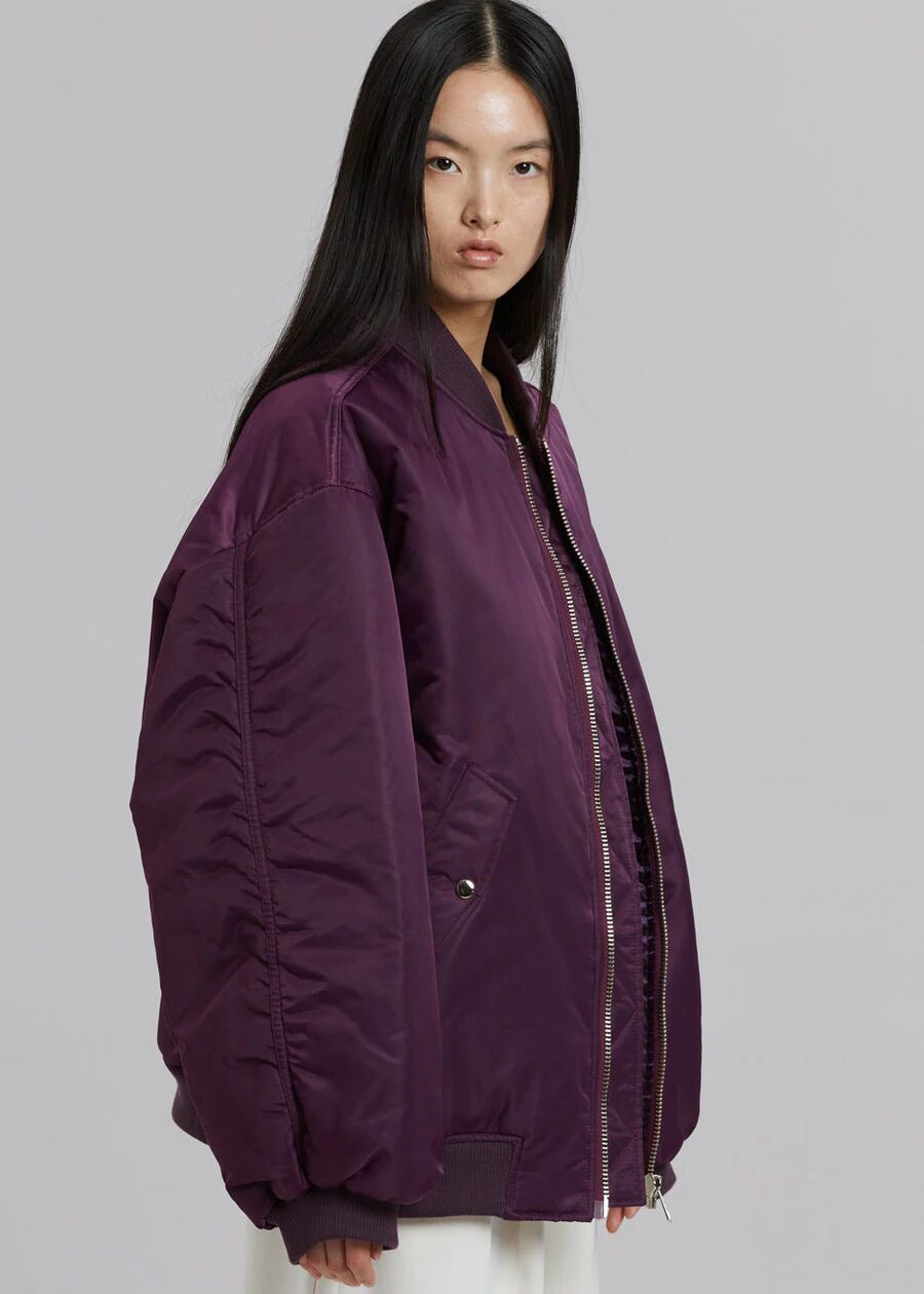 Ladies Oversize-Chic Down Jacket and Style